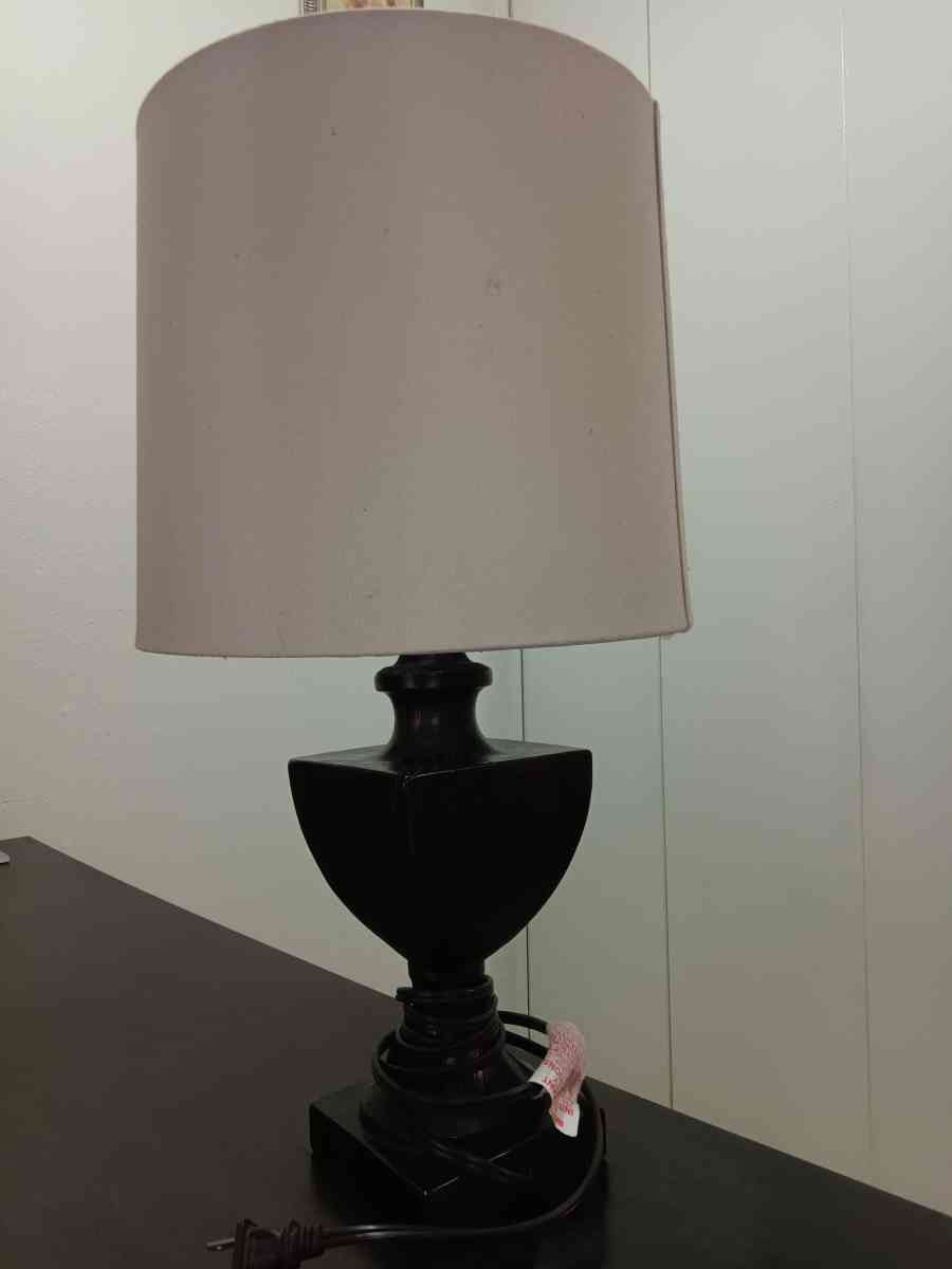 2 lamps in good condition - Panorama City, California - FleaMarketBay