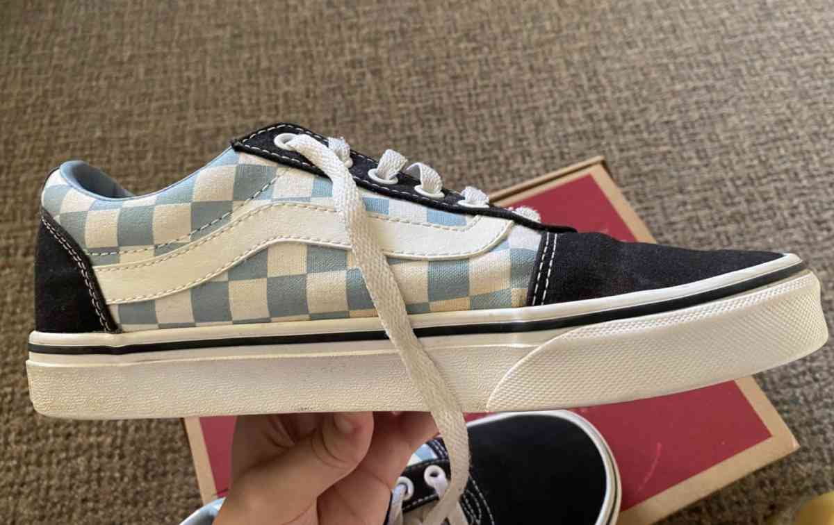 Gently Used Womens Vans - Plainfield, Illinois - FleaMarketBay