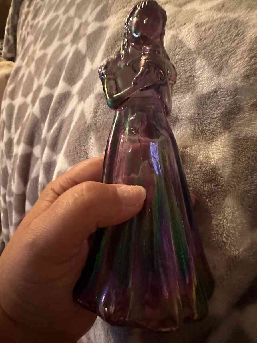 Fenton girl and lady - Scott Depot, West Virginia - FleaMarketBay