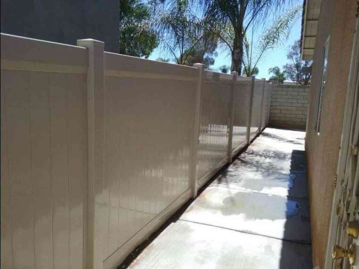 privacy fence installed - Fontana, California - FleaMarketBay