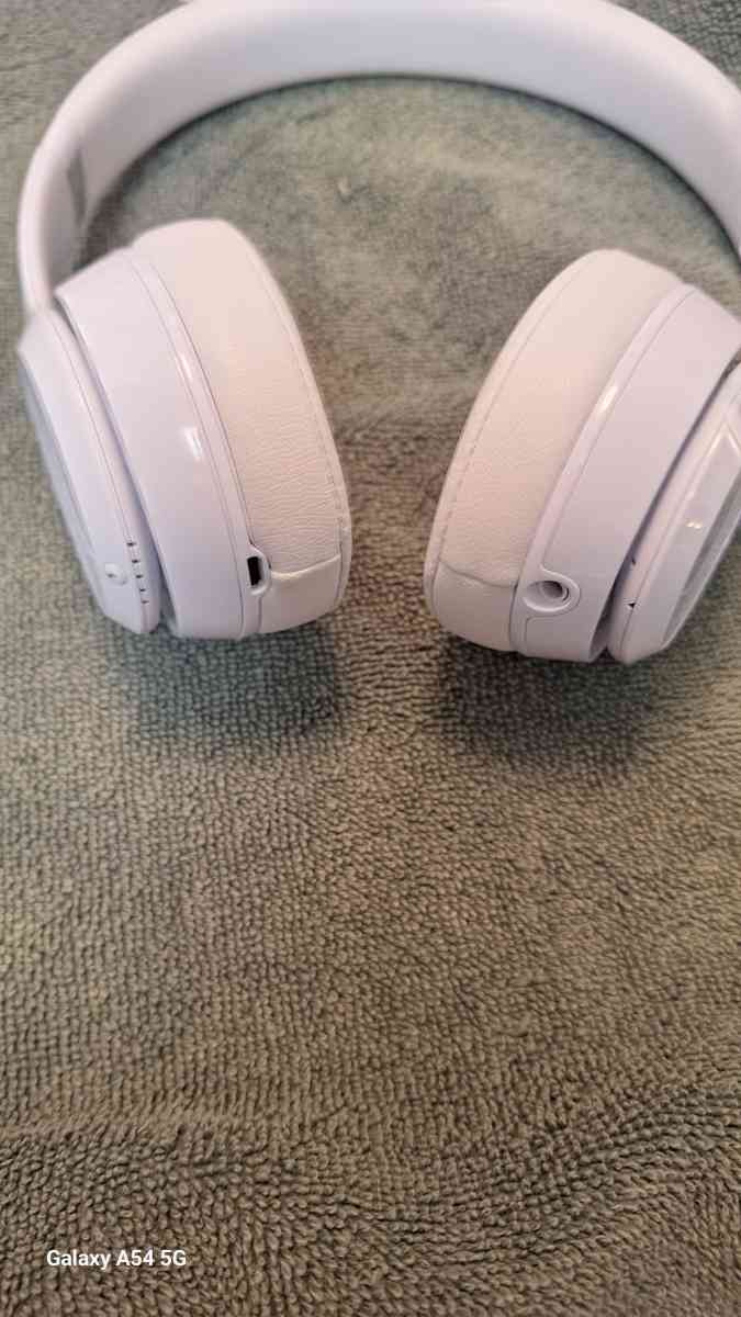 Beats Solo 3 - Denver, Colorado - FleaMarketBay