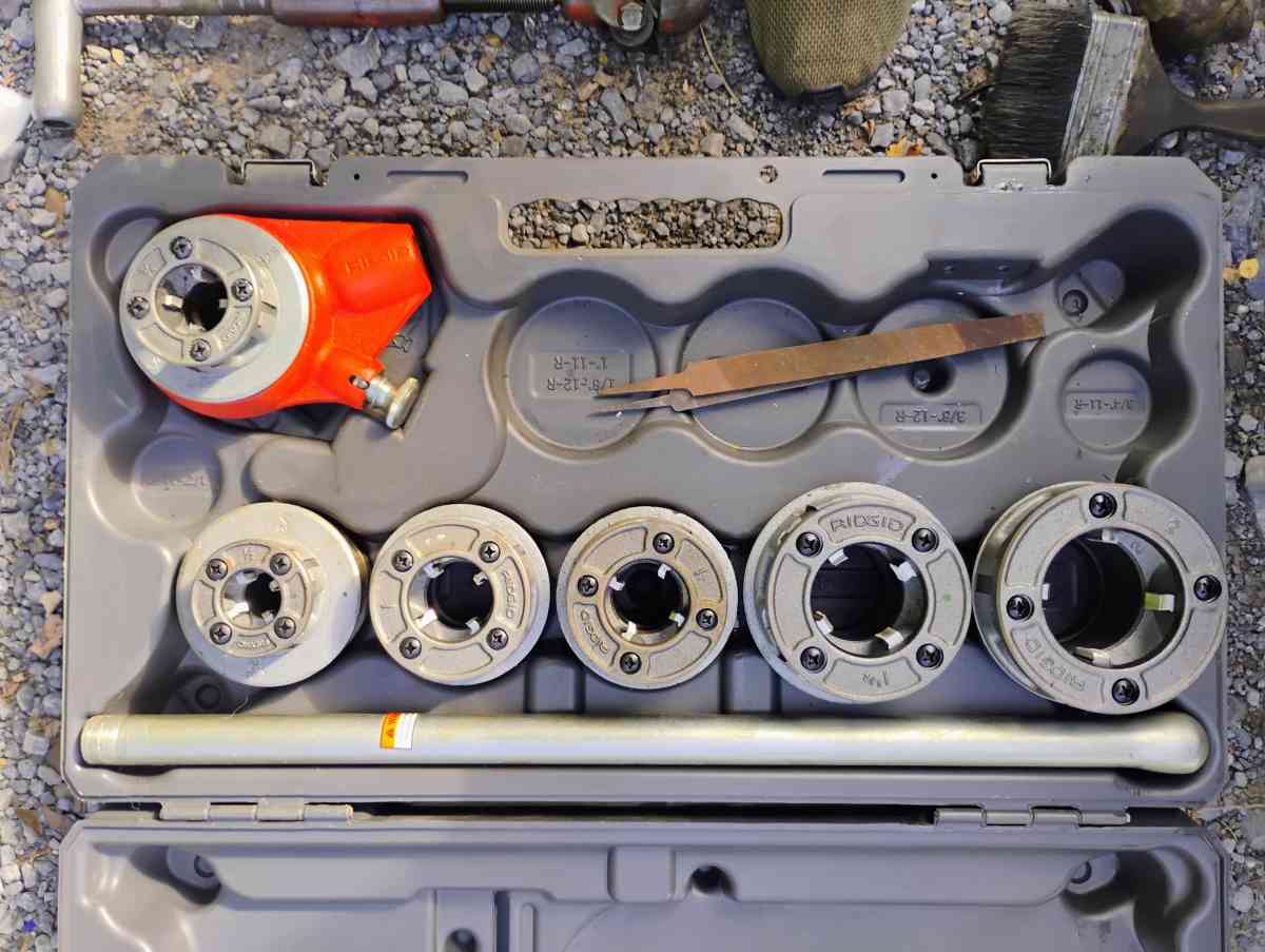 Ridgid pipe threading set - Lamar, Pennsylvania - FleaMarketBay