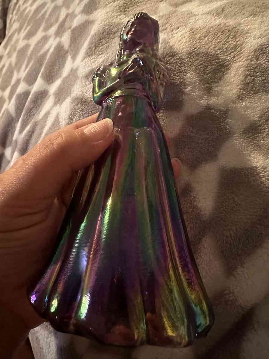 Fenton girl and lady - Scott Depot, West Virginia - FleaMarketBay