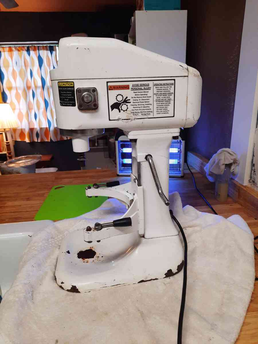 Used Globe SP08 8 Qt Bowl Lift Commercial Countertop Mixer - Saint Augustine, Florida - FleaMarketBay