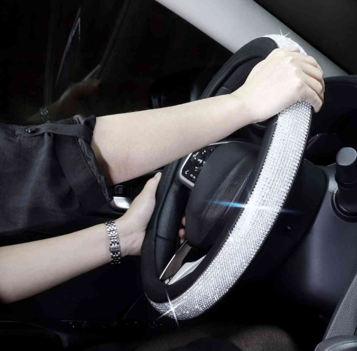 Bling car set 1 steering wheel cover 2 seat belt - Cleveland, Ohio