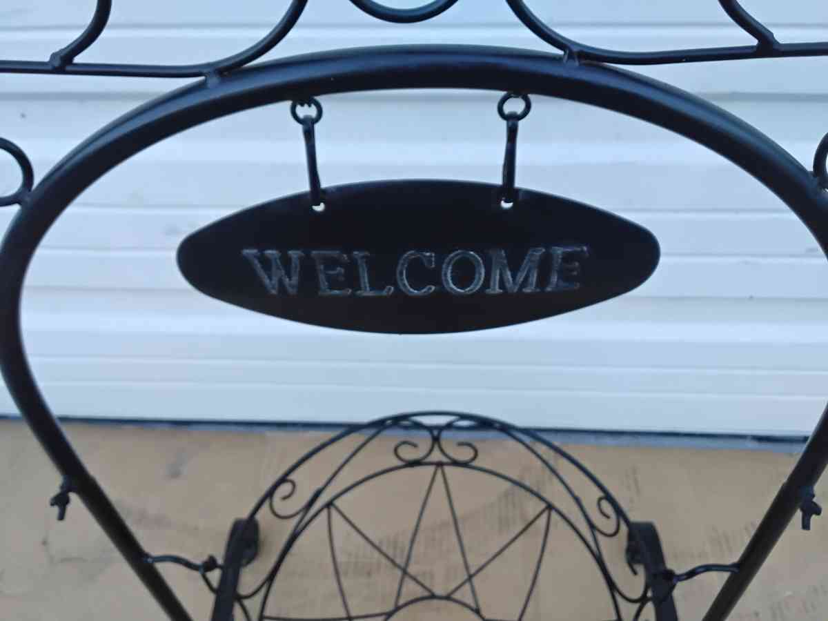 Nice Black All Steel Welcome Swing Planter and Like New - Williamstown, New Jersey - FleaMarketBay