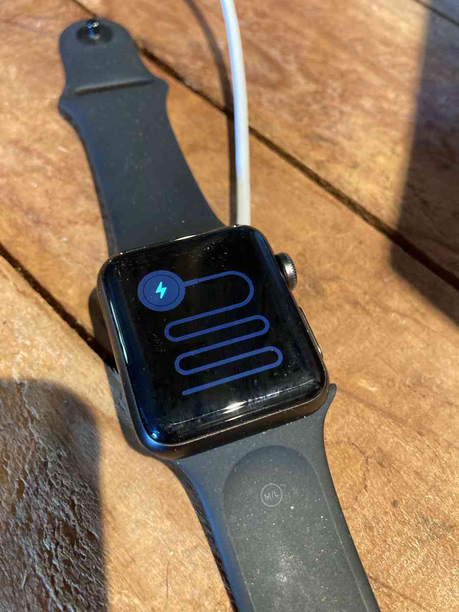 Black Band Apple Watch Series 3 - Gresham, Oregon - FleaMarketBay