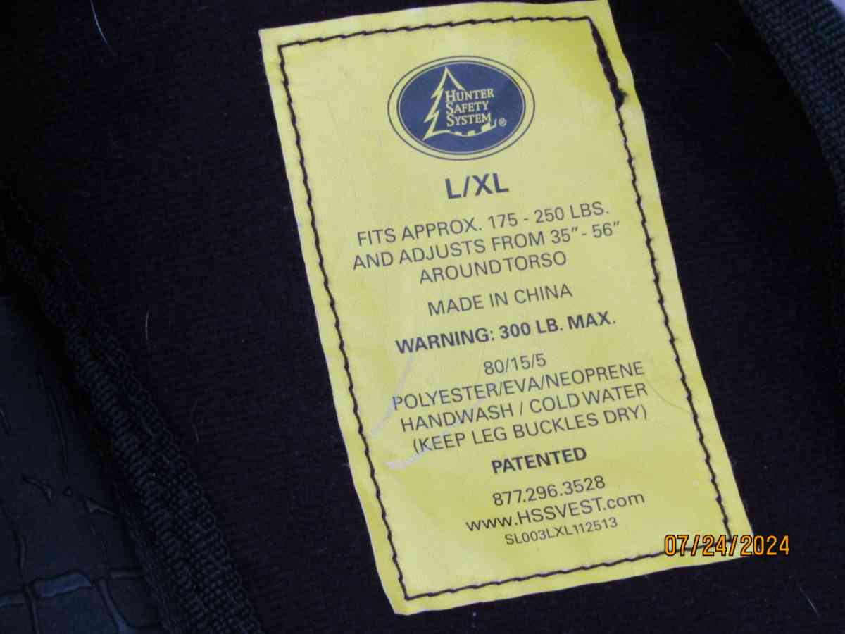 Hunting tree stand and harness - Saint Helen, Michigan - FleaMarketBay