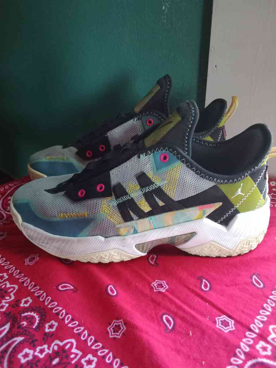 Jordans shoes size 6y - Dayton, Ohio