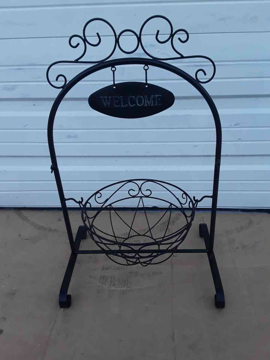 Nice Black Welcome Swing  Planter All Steel Like New - Williamstown, New Jersey - FleaMarketBay