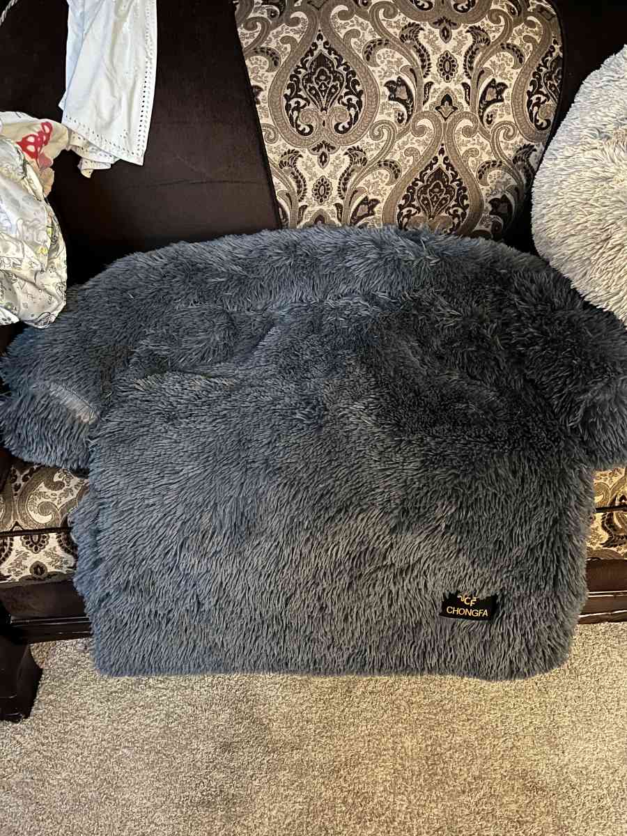Navy Blue Comfy and cozy medium pet bed