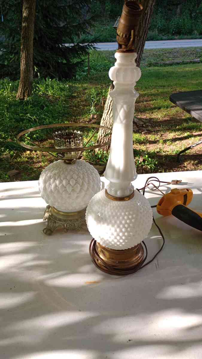 milk glass vintage lamps - East Freedom, Pennsylvania