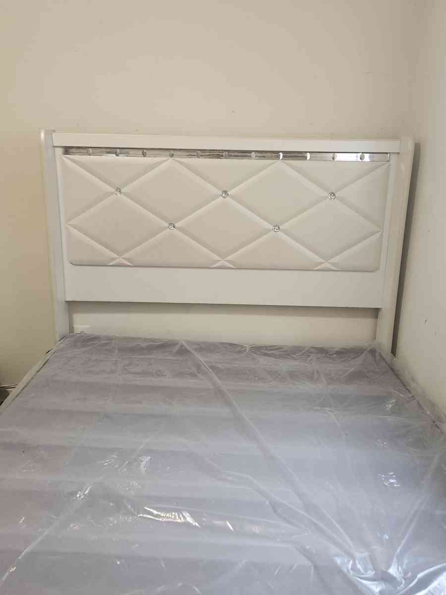 bed frame - Riverdale, Maryland