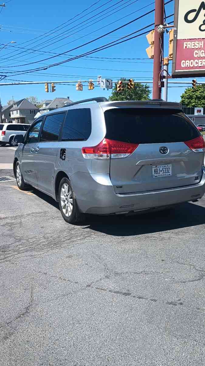 2011 Toyota sienna AWD - Syracuse, New York - FleaMarketBay
