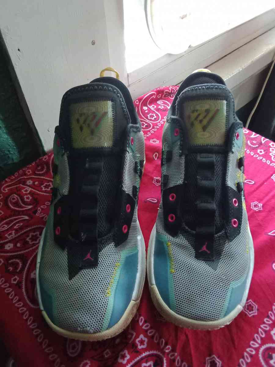 Jordans shoes size 6y - Dayton, Ohio - FleaMarketBay