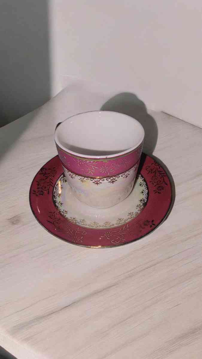 Vintage tea cups and saucers read description - Dixon, California - FleaMarketBay