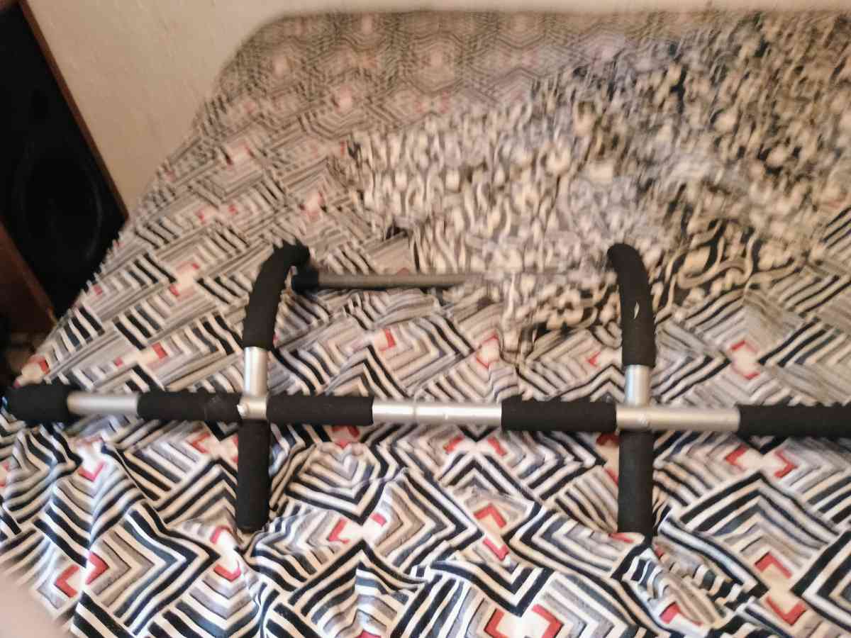 pull up bar like new - Anderson, Indiana - FleaMarketBay