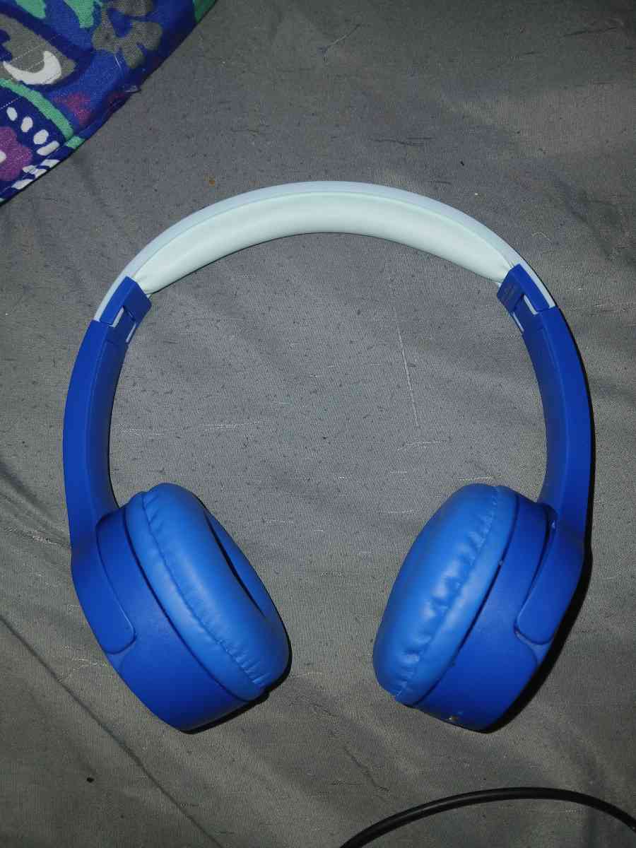 headphones - Springfield, Pennsylvania - FleaMarketBay