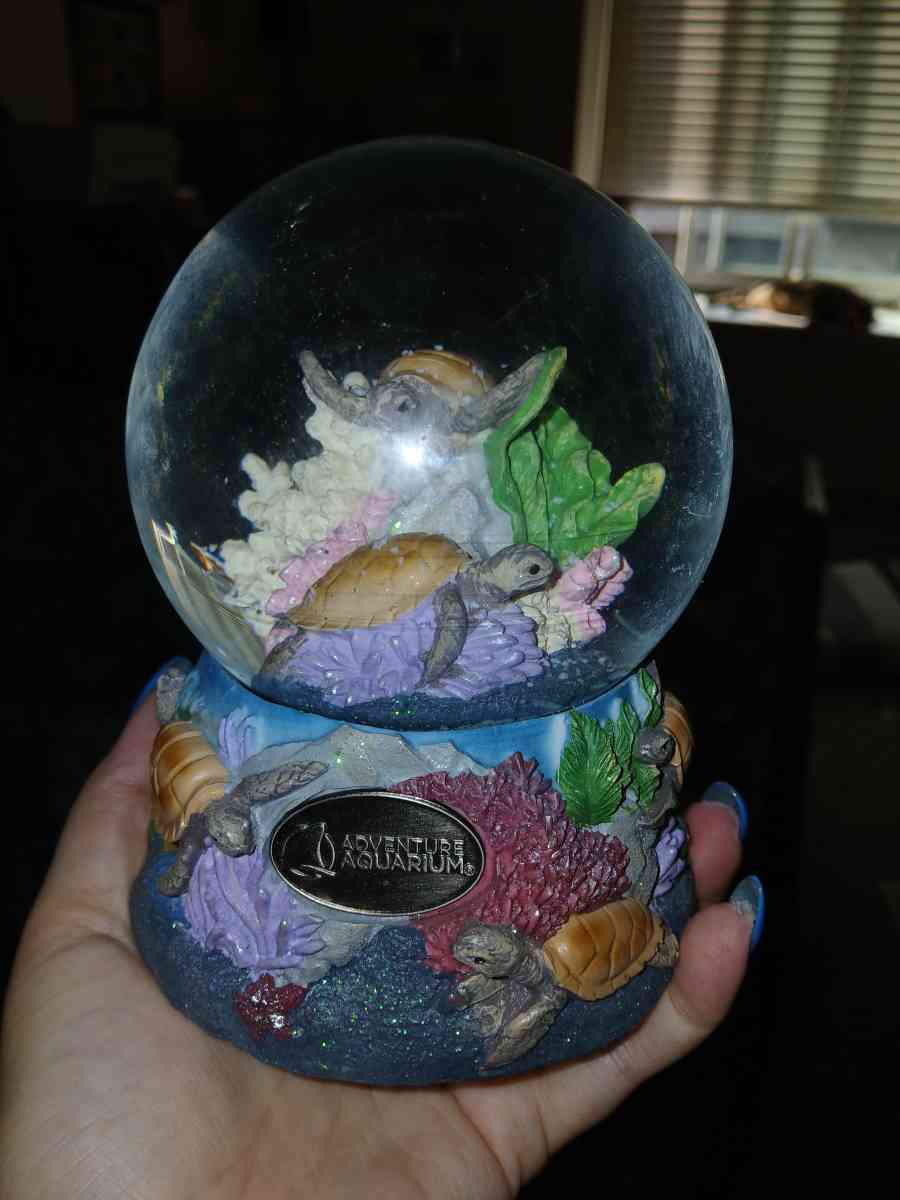 snow globe - Springfield, Pennsylvania - FleaMarketBay