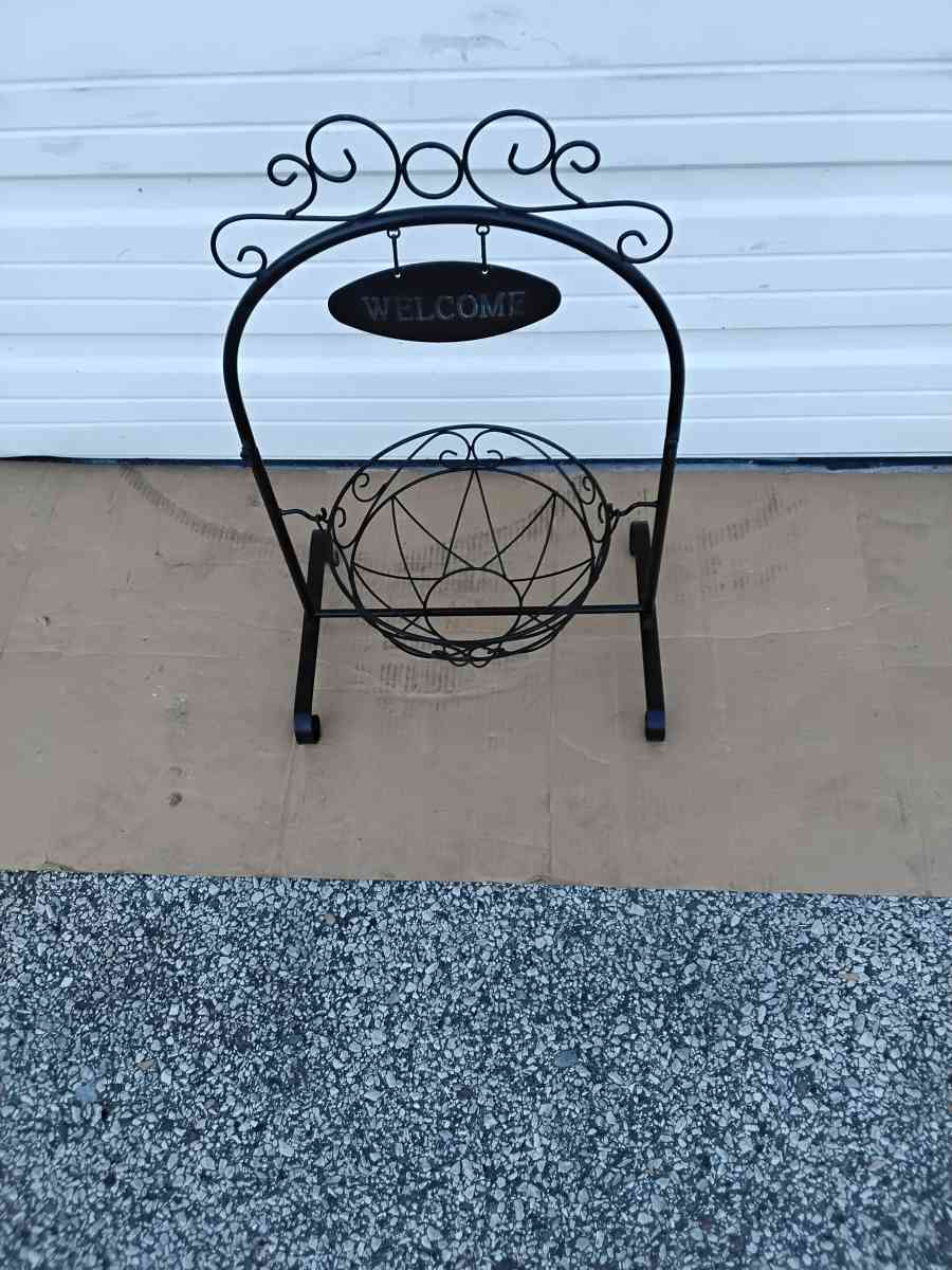 Nice Black All Steel Welcome Swing Planter and Like New - Williamstown, New Jersey - FleaMarketBay