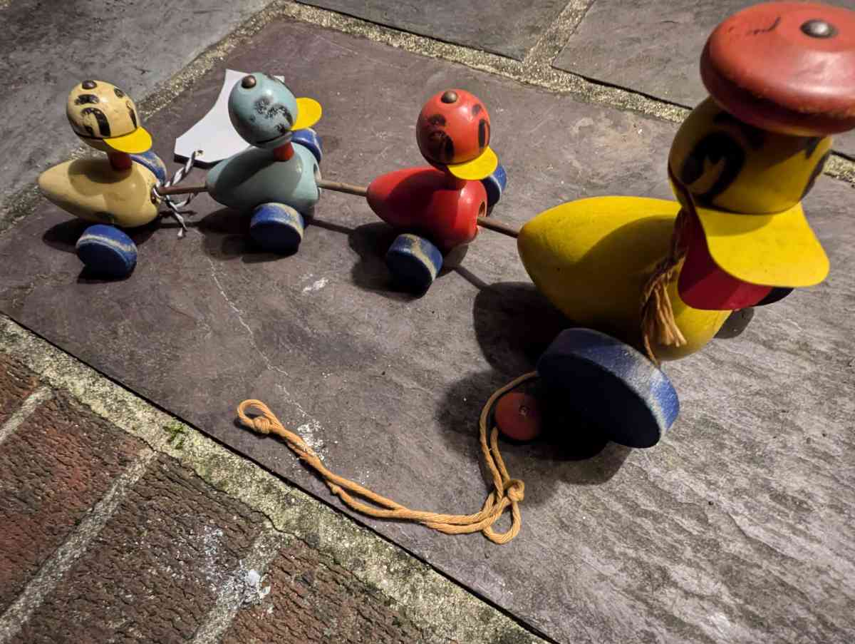 Fischer Price ANTIQUE TOY - Ellendale, Delaware - FleaMarketBay