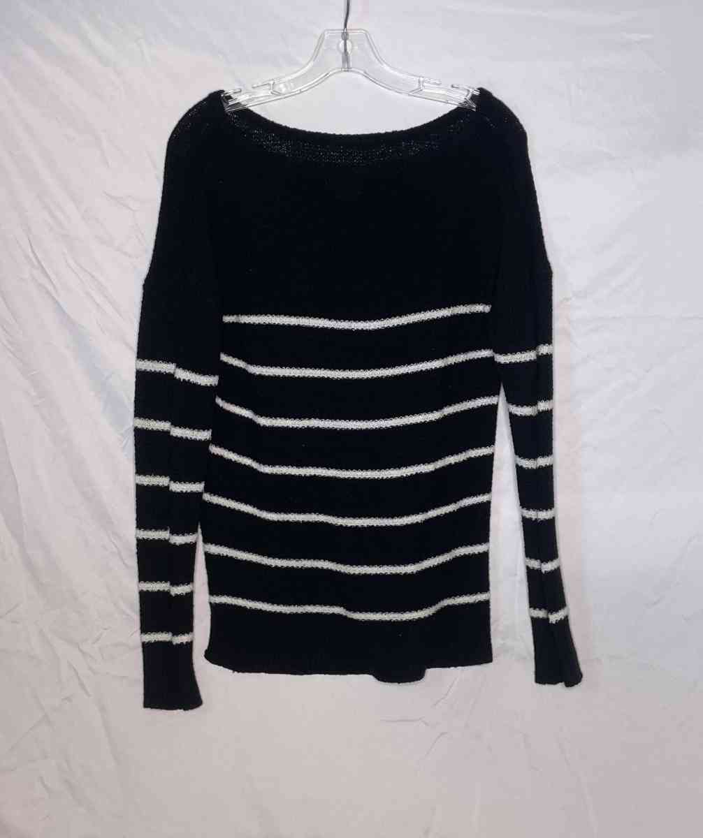 sweater black and white - Spanish Fork, Utah - FleaMarketBay