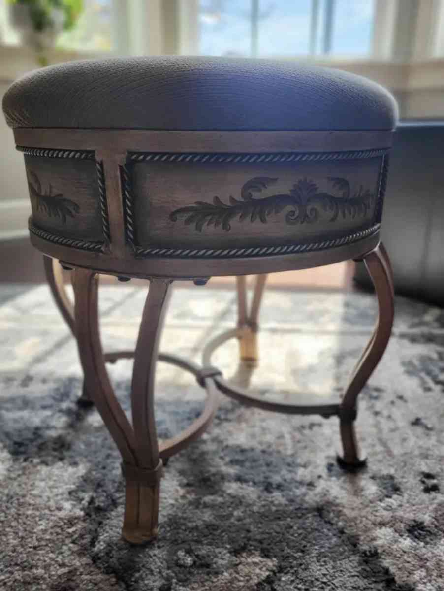 Vintage Stool Chair - Toms River, New Jersey - FleaMarketBay