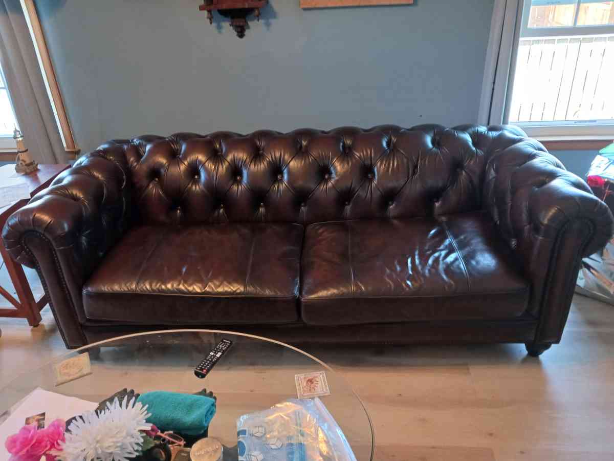 genuine cowhide leather Western couch like new condition - Norfolk, Virginia - FleaMarketBay