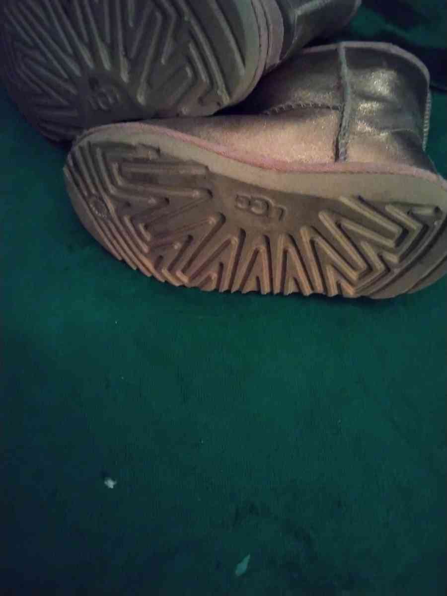 Childrens Ugg boots - Palm Springs, California - FleaMarketBay