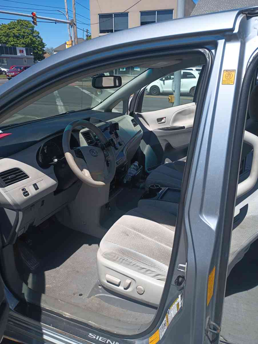 2011 Toyota sienna AWD - Syracuse, New York - FleaMarketBay