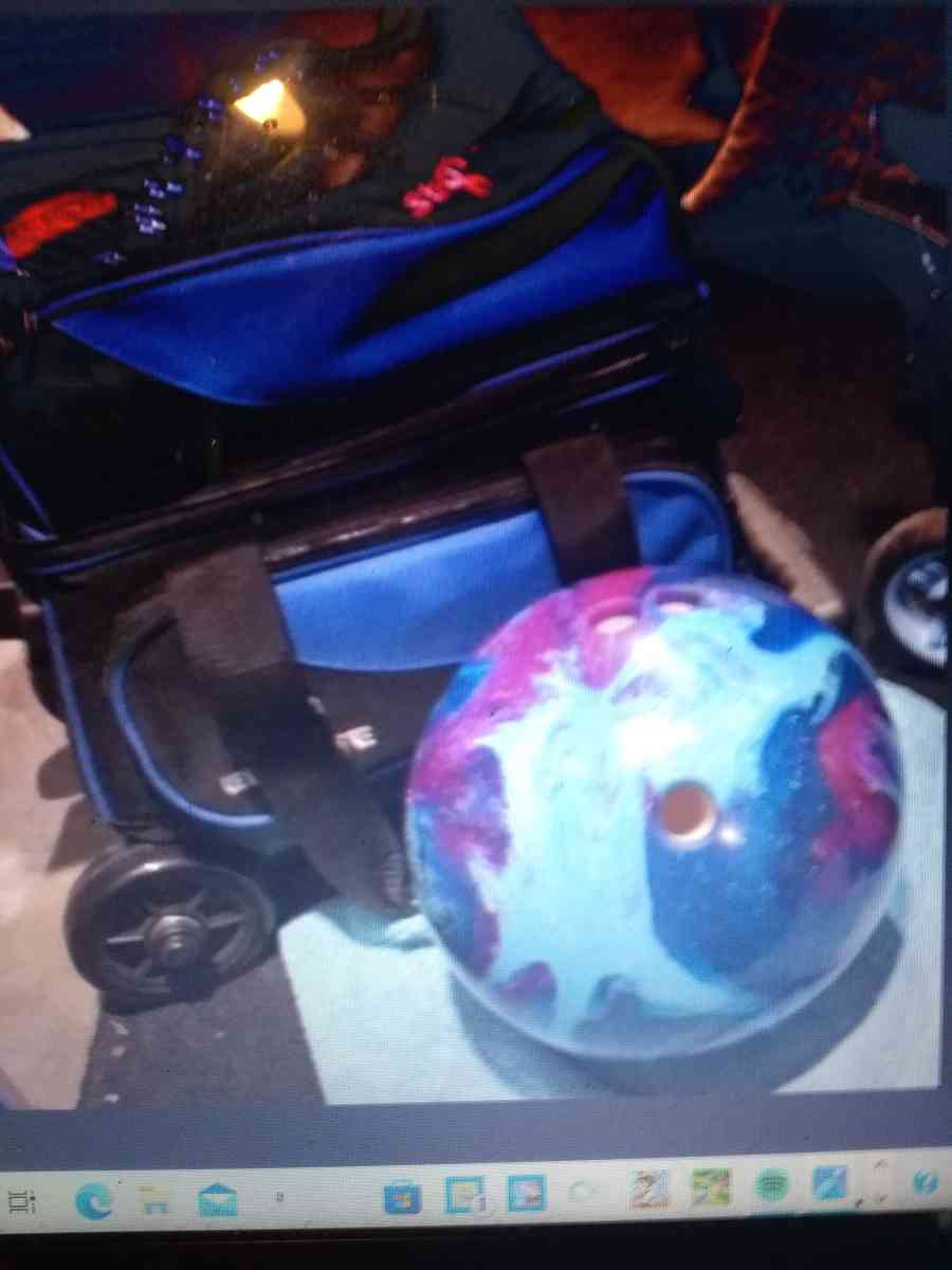 Bowling ball  bag and shoes - Albuquerque, New Mexico