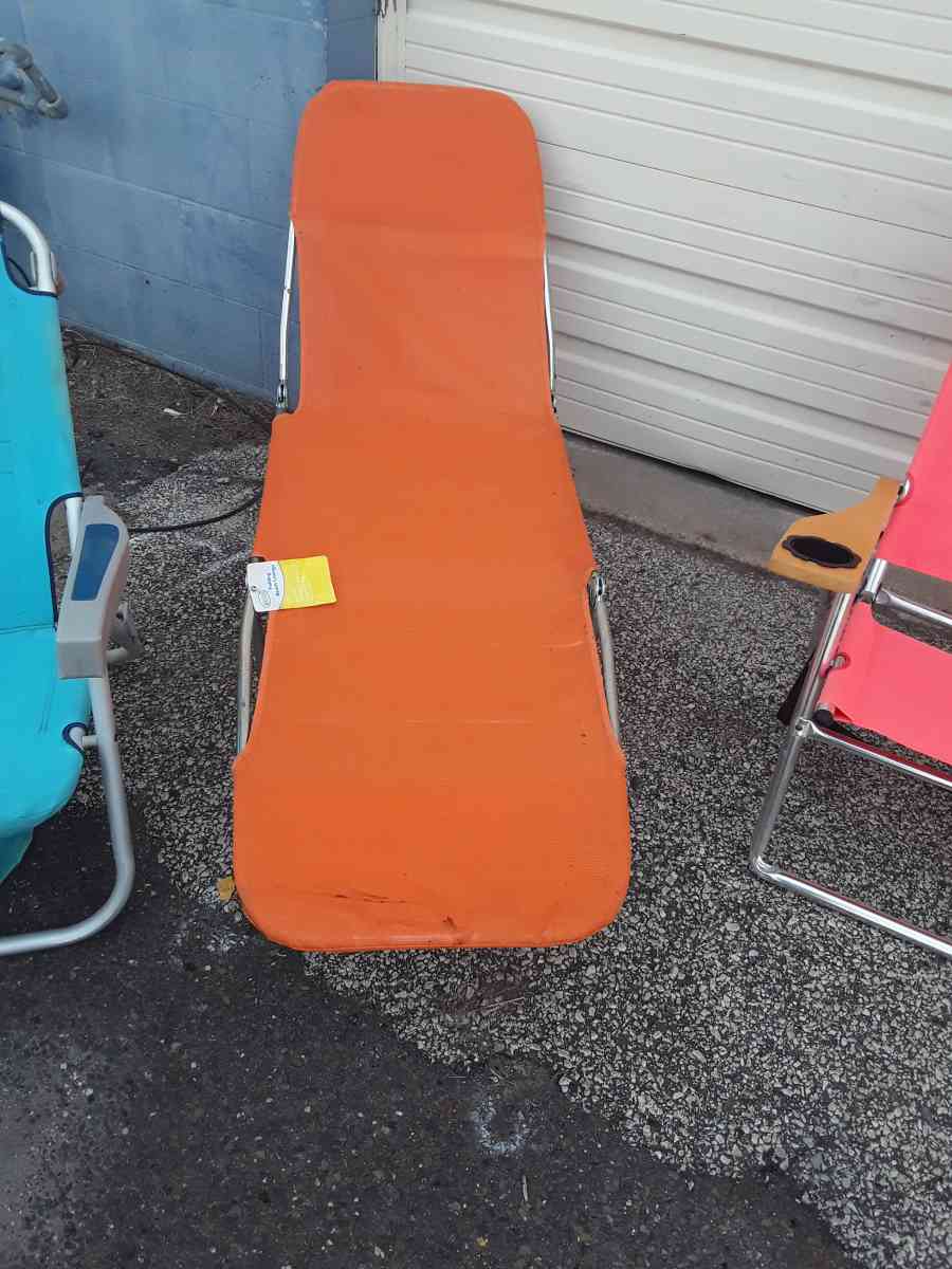10 beach chairs or tailgate chairs bundle deal Like New - Williamstown, New Jersey - FleaMarketBay