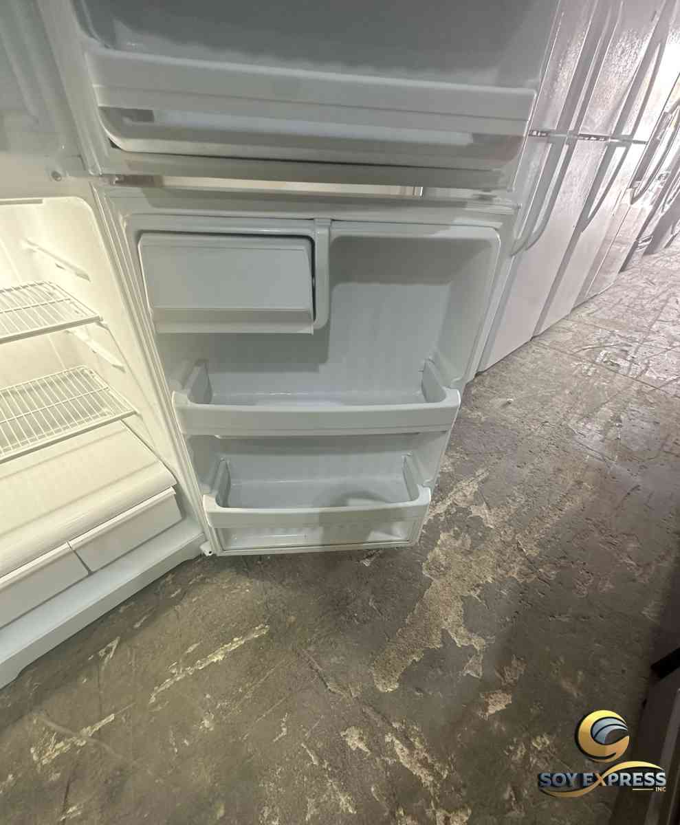 GE refrigerator top and bottom - Miami, Florida - FleaMarketBay