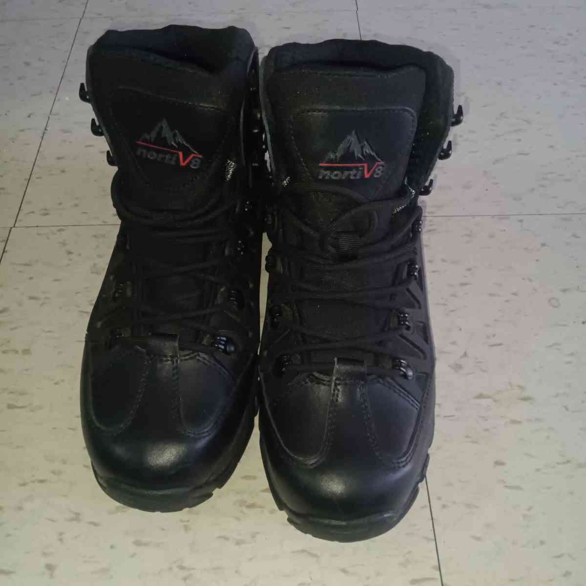 boots new zise 8 5 - Panorama City, California - FleaMarketBay