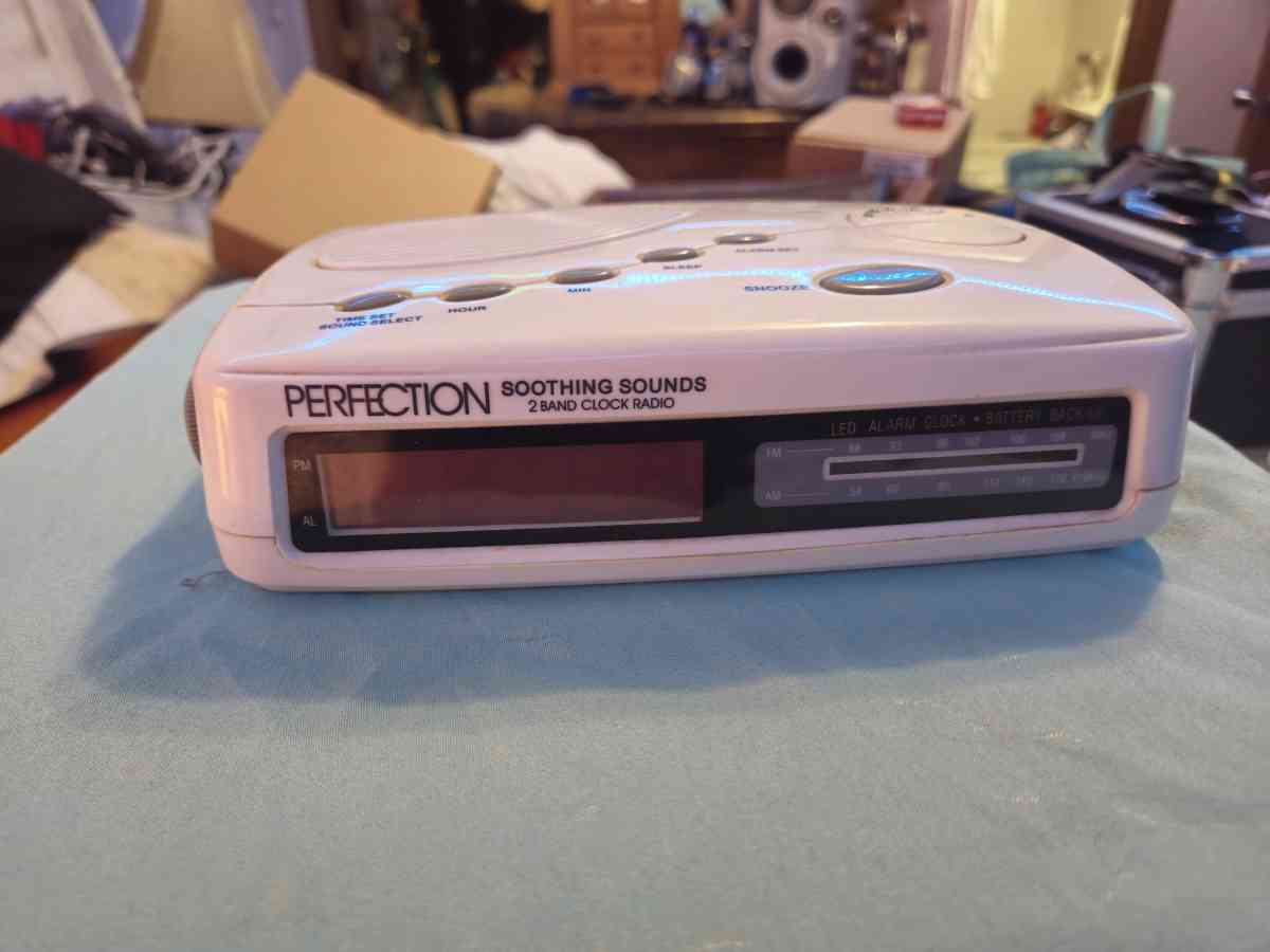 Perfection Soothing Sounds 2 Band Clock Radio - Crittenden, Kentucky - FleaMarketBay