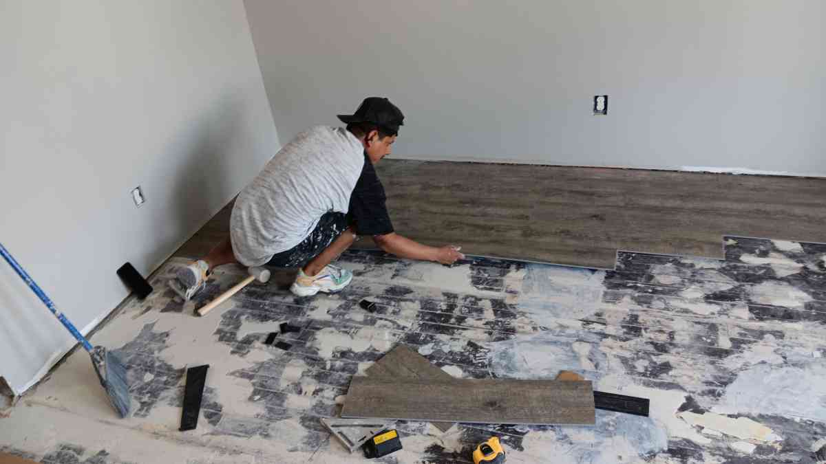 installation of pvc flooring tiles sidingh - New Philadelphia, Pennsylvania - FleaMarketBay