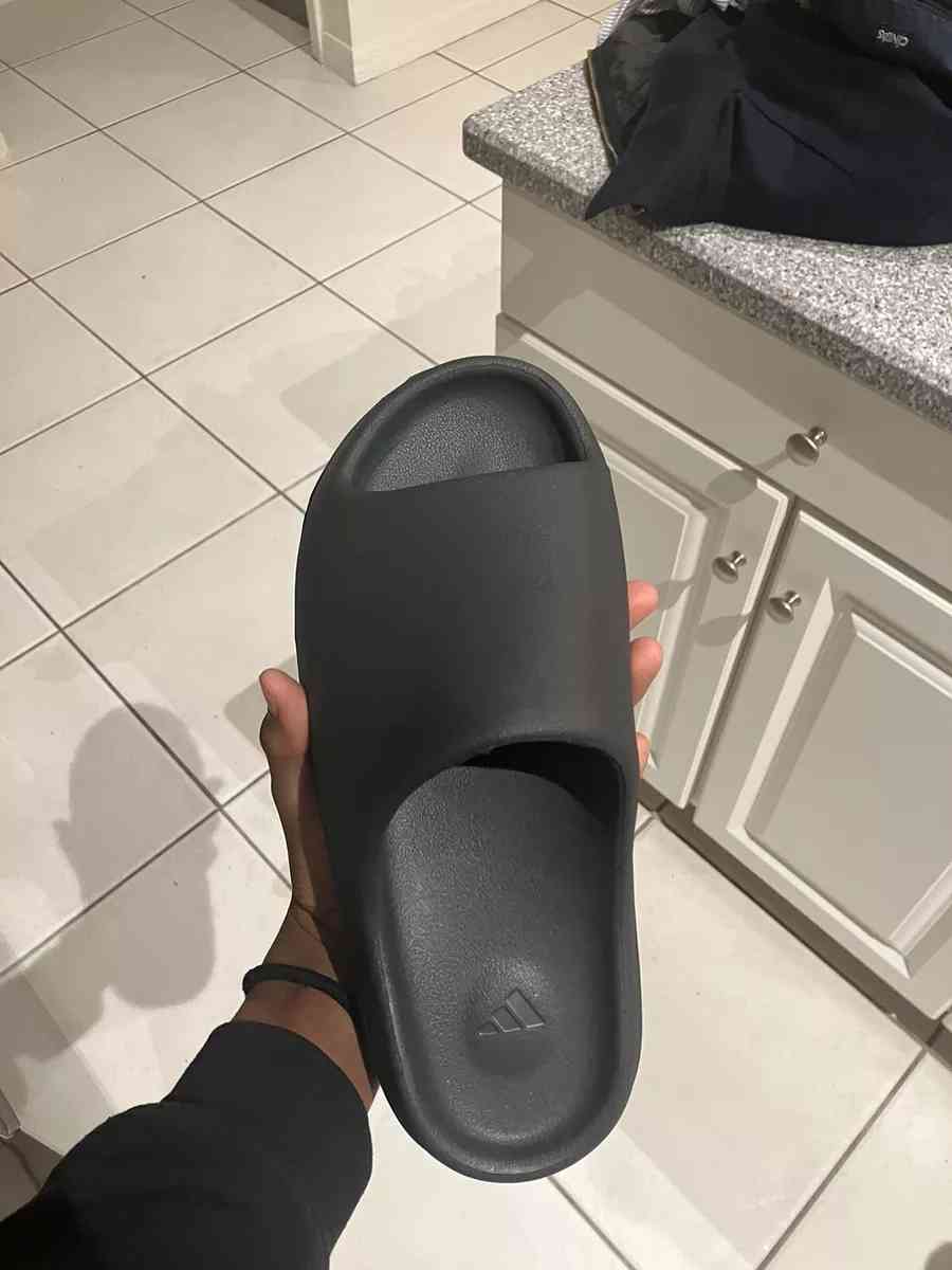 Yeezy Slides Dark Onyx all sizes - Atlanta, Georgia - FleaMarketBay