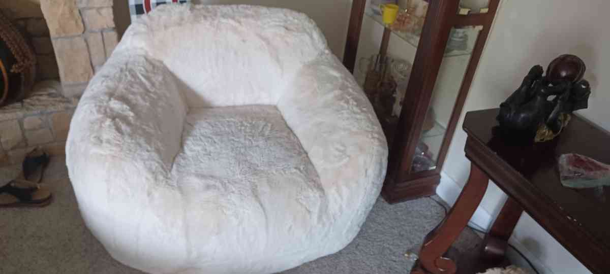 soft chair - Leavenworth, Kansas