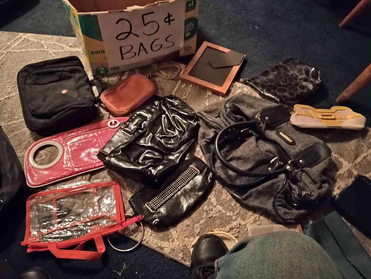 womens fansion bags - Battle Creek, Michigan - FleaMarketBay