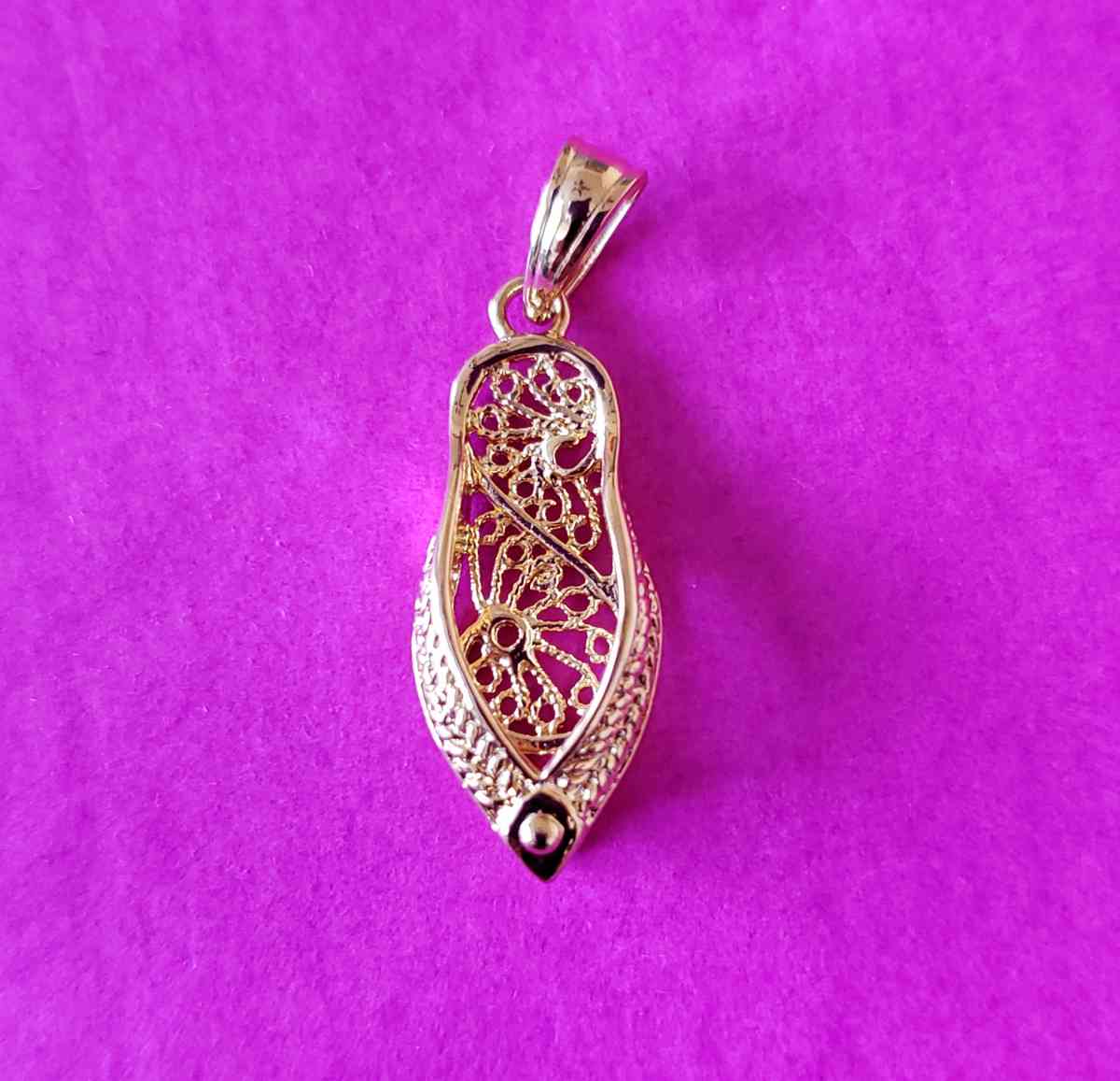 18 k gold filled pendant - Indianapolis, Indiana