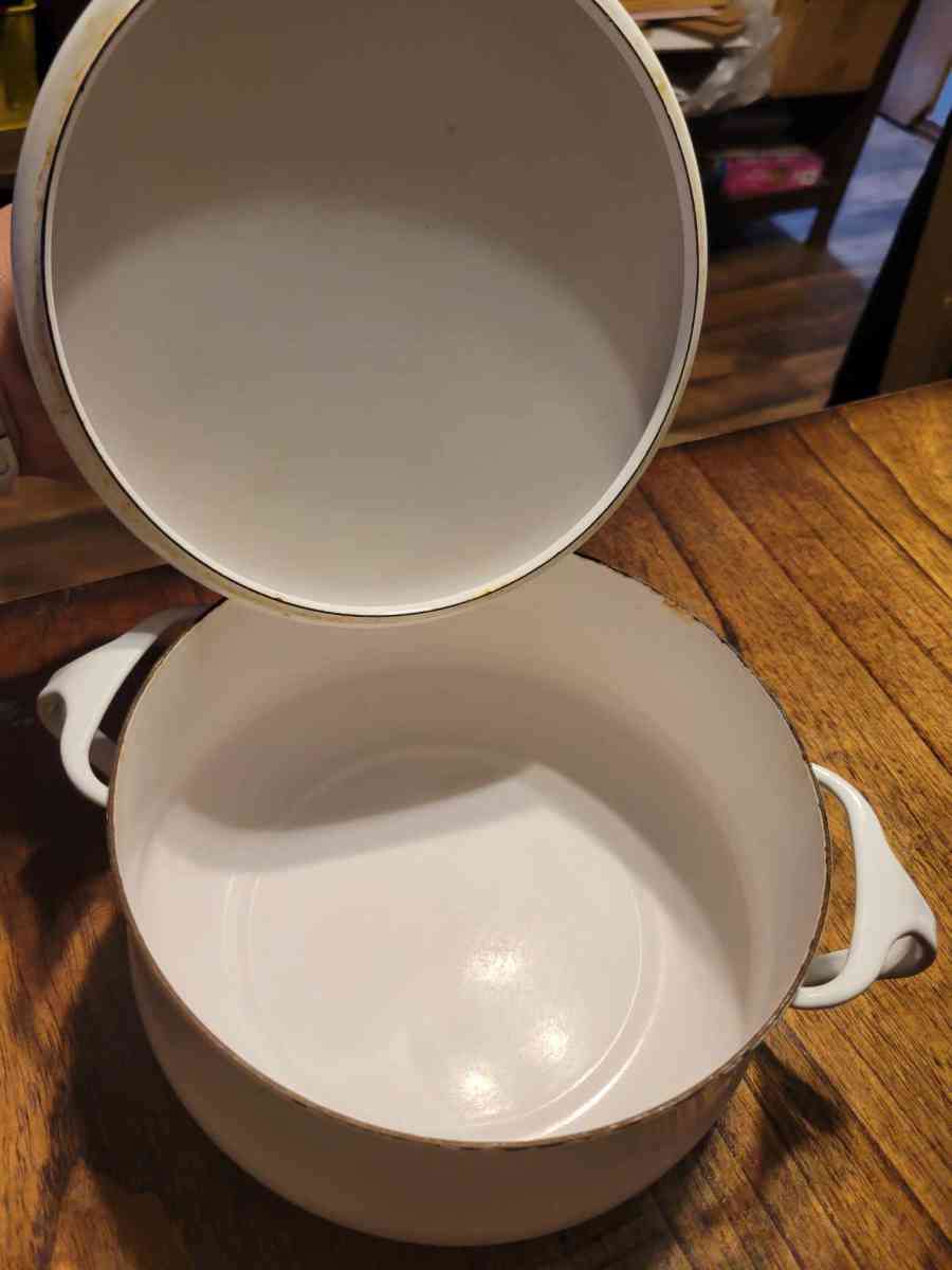 Vintage pot - Saint Petersburg, Florida - FleaMarketBay