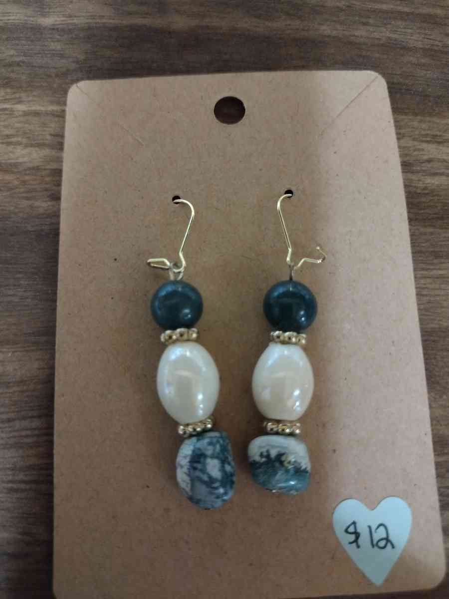 Different earrings - Conway, Arkansas - FleaMarketBay