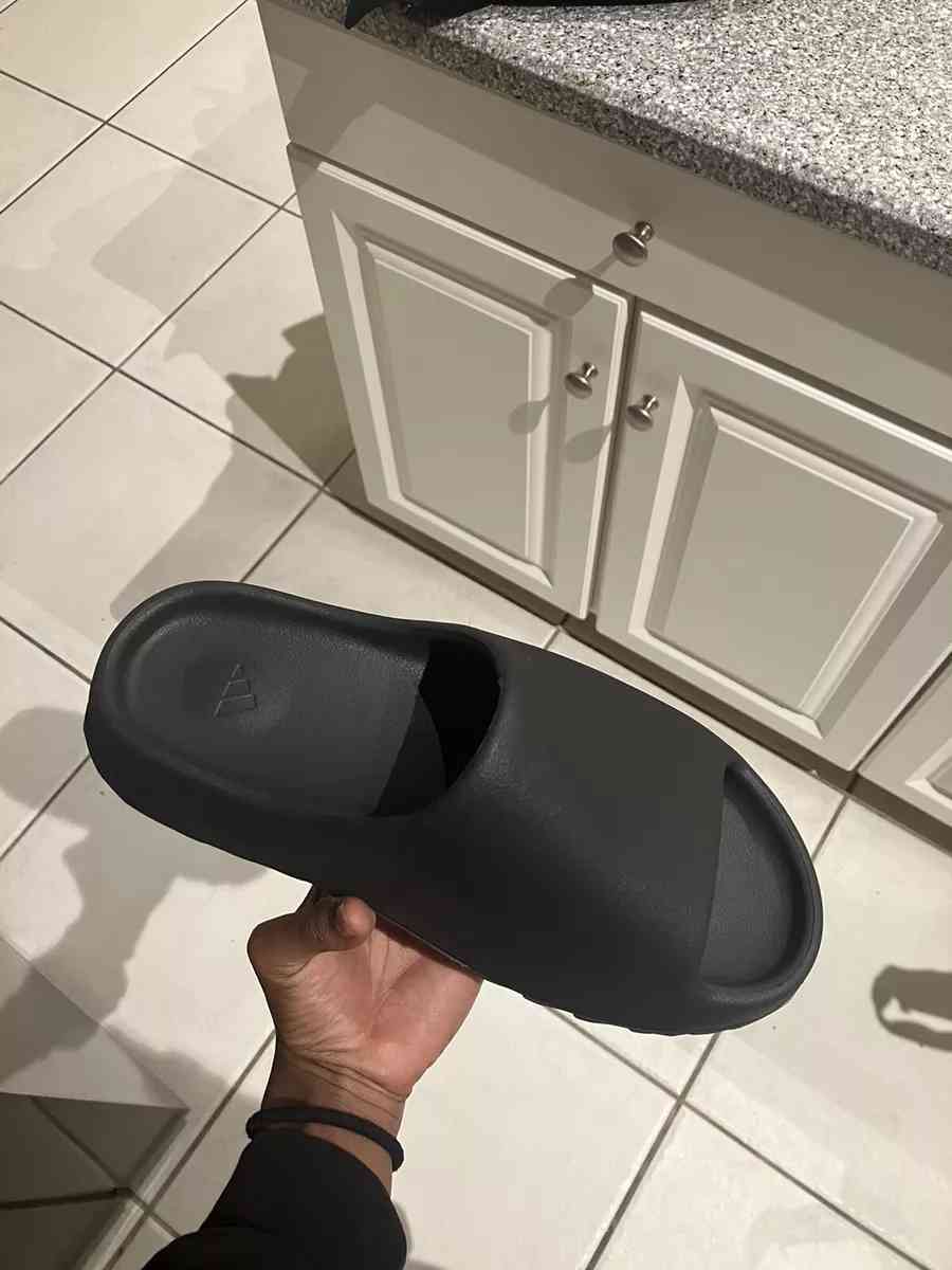 Yeezy Slides Dark Onyx all sizes - Atlanta, Georgia - FleaMarketBay