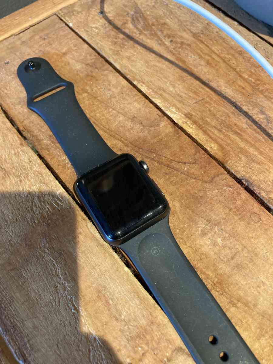 Black Band Apple Watch Series 3 - Gresham, Oregon - FleaMarketBay