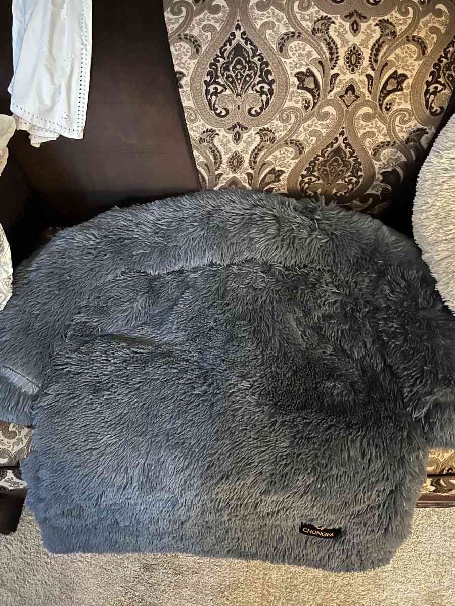 Navy Blue Comfy and cozy medium pet bed - Fresno, California - FleaMarketBay