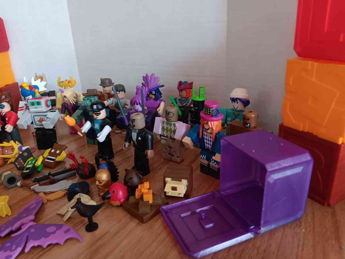 Roblox toys lot - Mesa, Arizona - FleaMarketBay