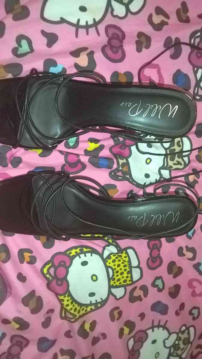 black high heels - San Antonio, Texas - FleaMarketBay