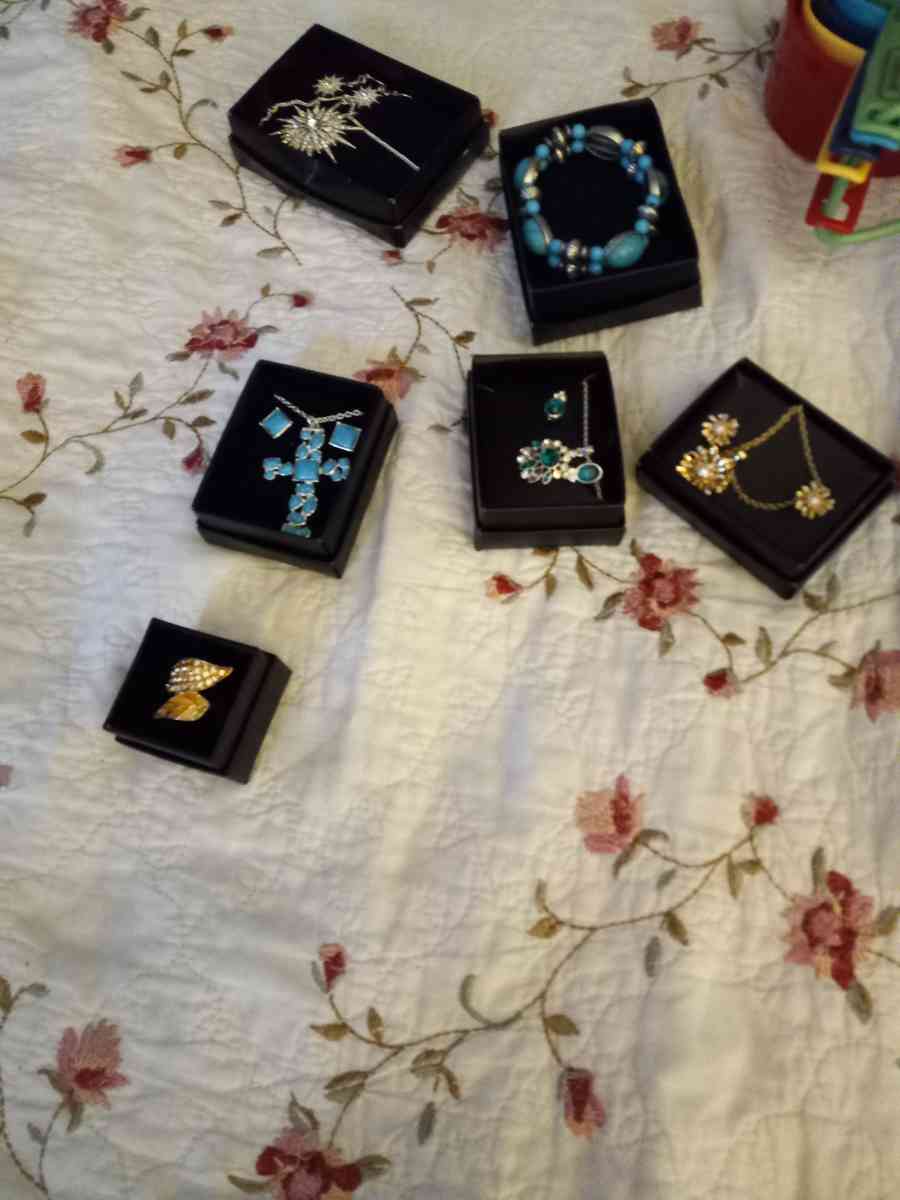 womens jewelry - Moberly, Missouri