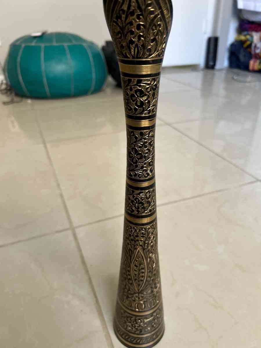 antique vase - Las Vegas, Nevada - FleaMarketBay