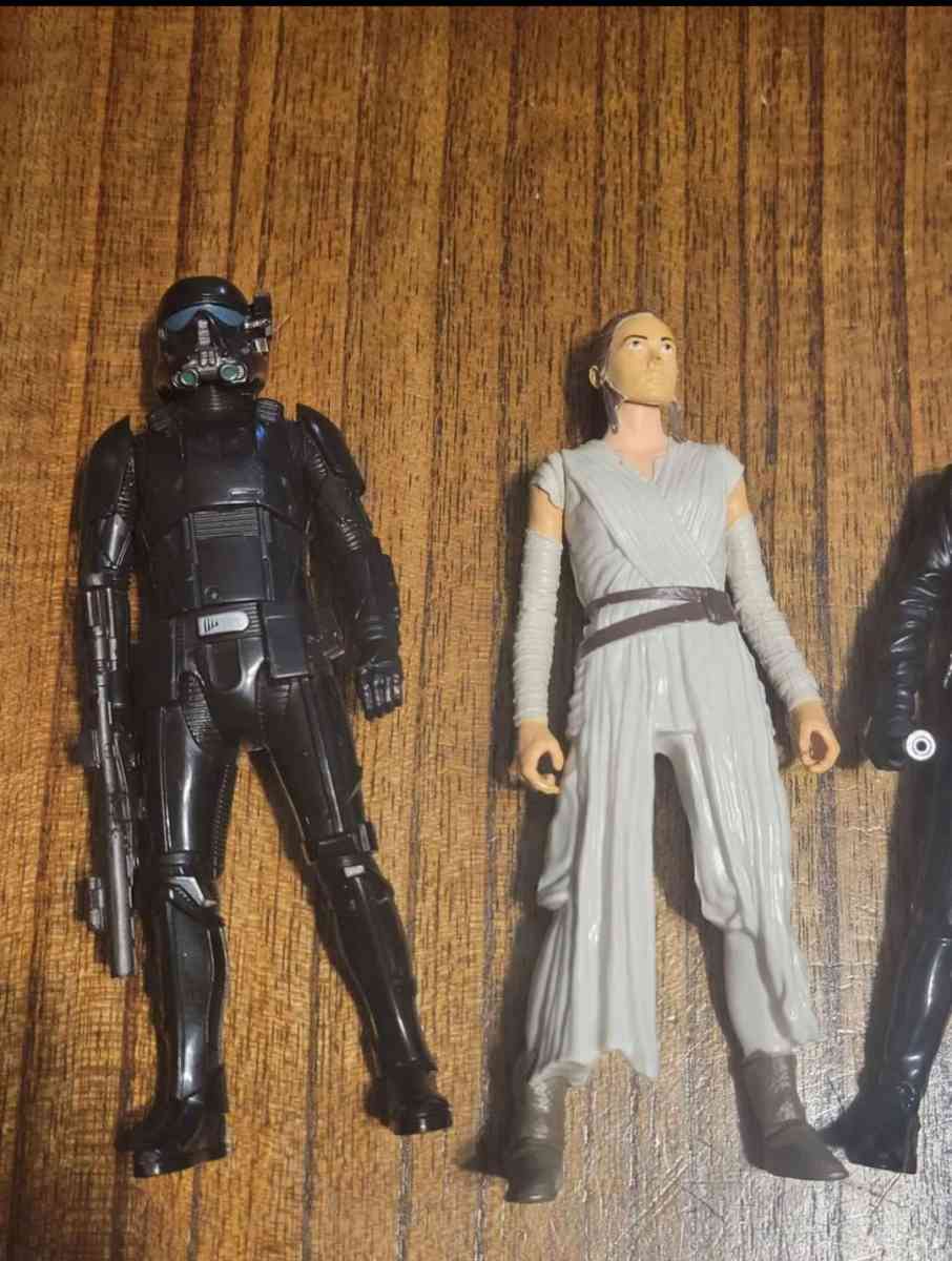 Set of 4 Star War figurines - Saint Petersburg, Florida - FleaMarketBay